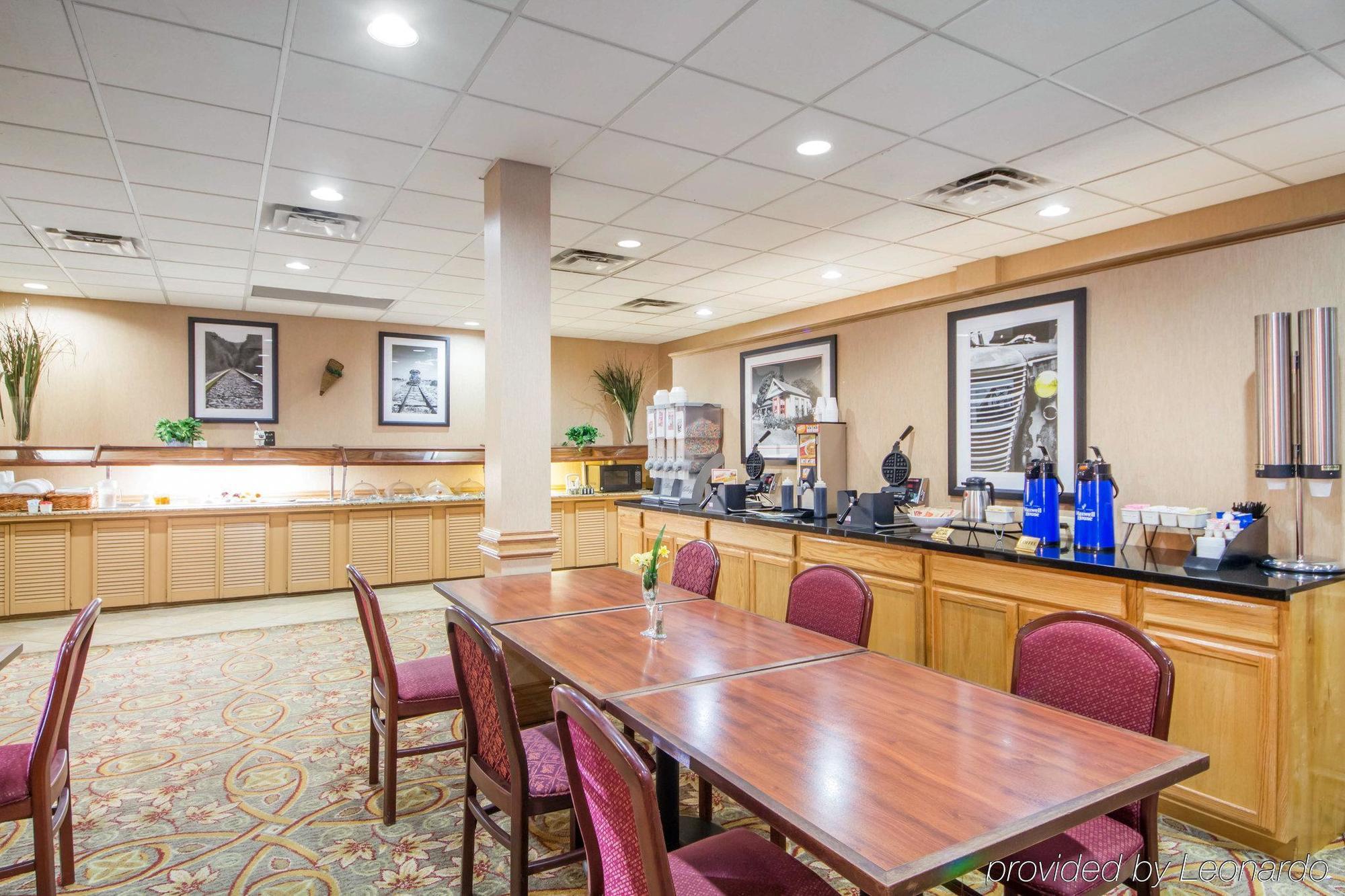 Clarion Inn Tulsa International Airport Exterior foto