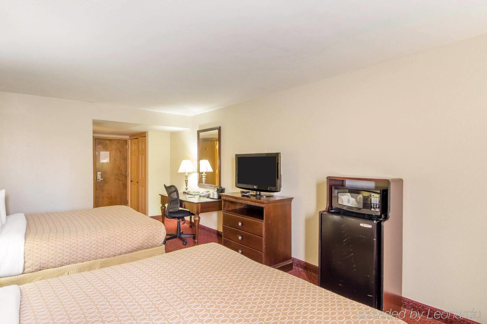 Clarion Inn Tulsa International Airport Exterior foto