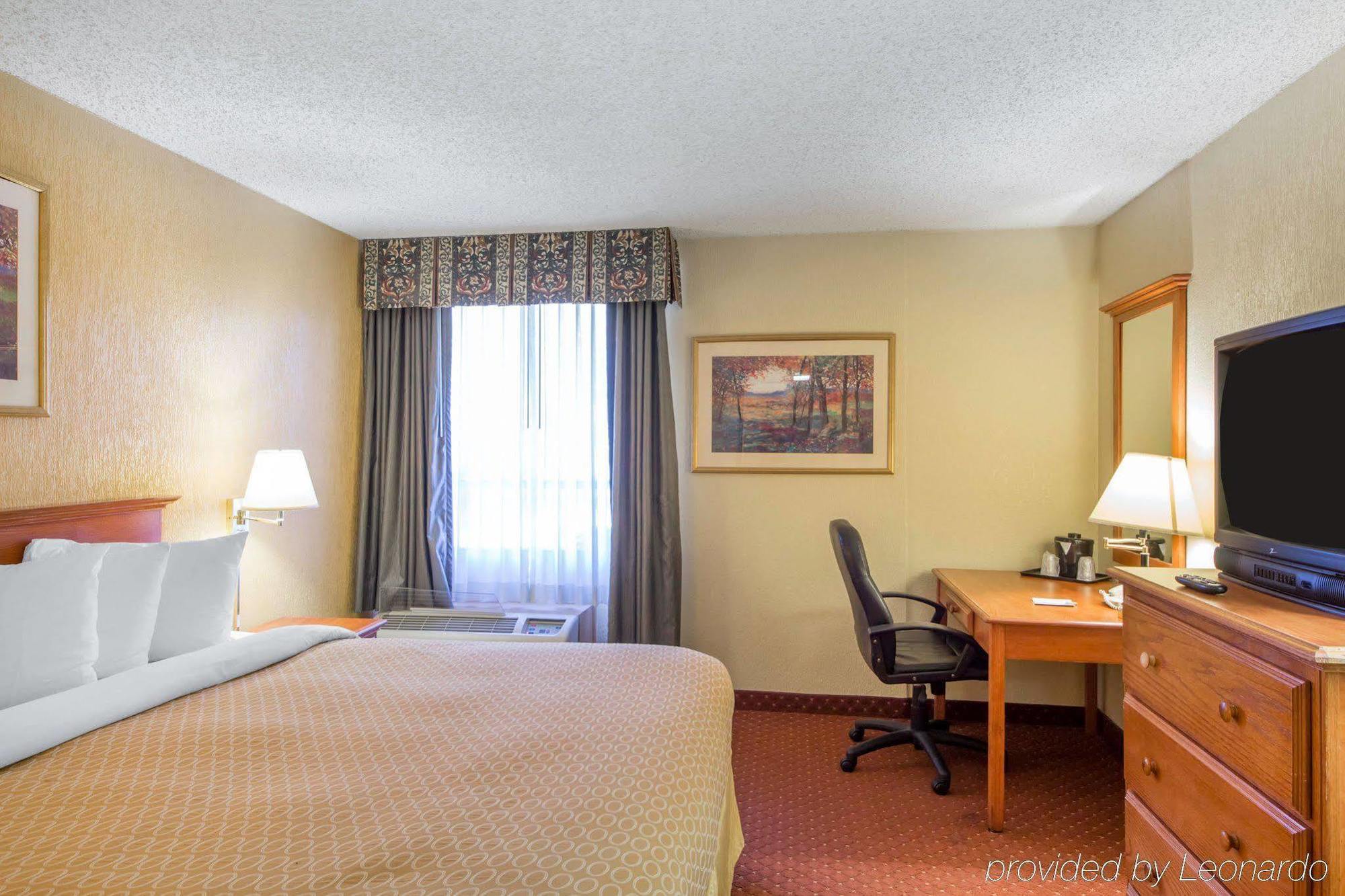 Clarion Inn Tulsa International Airport Exterior foto
